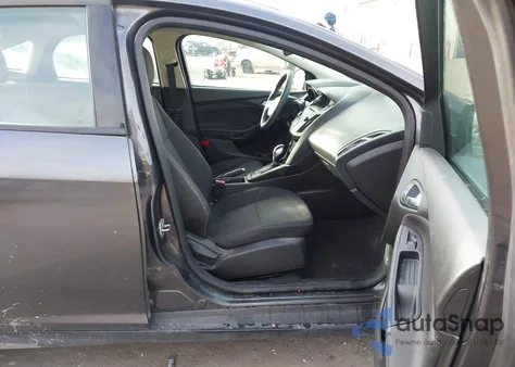 2016 Ford Focus Se z USA, uszkodzony, nr VIN 1FADP3F28GL310239